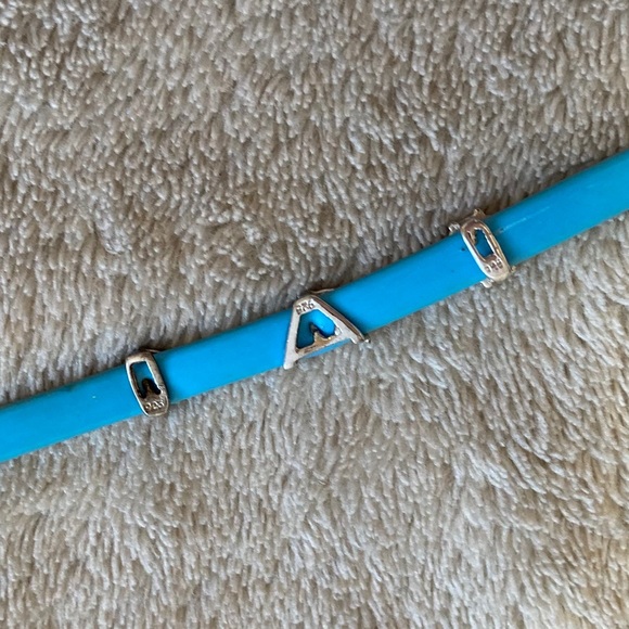 Blue rubber bracelet with silver charms - Picture 6 of 8